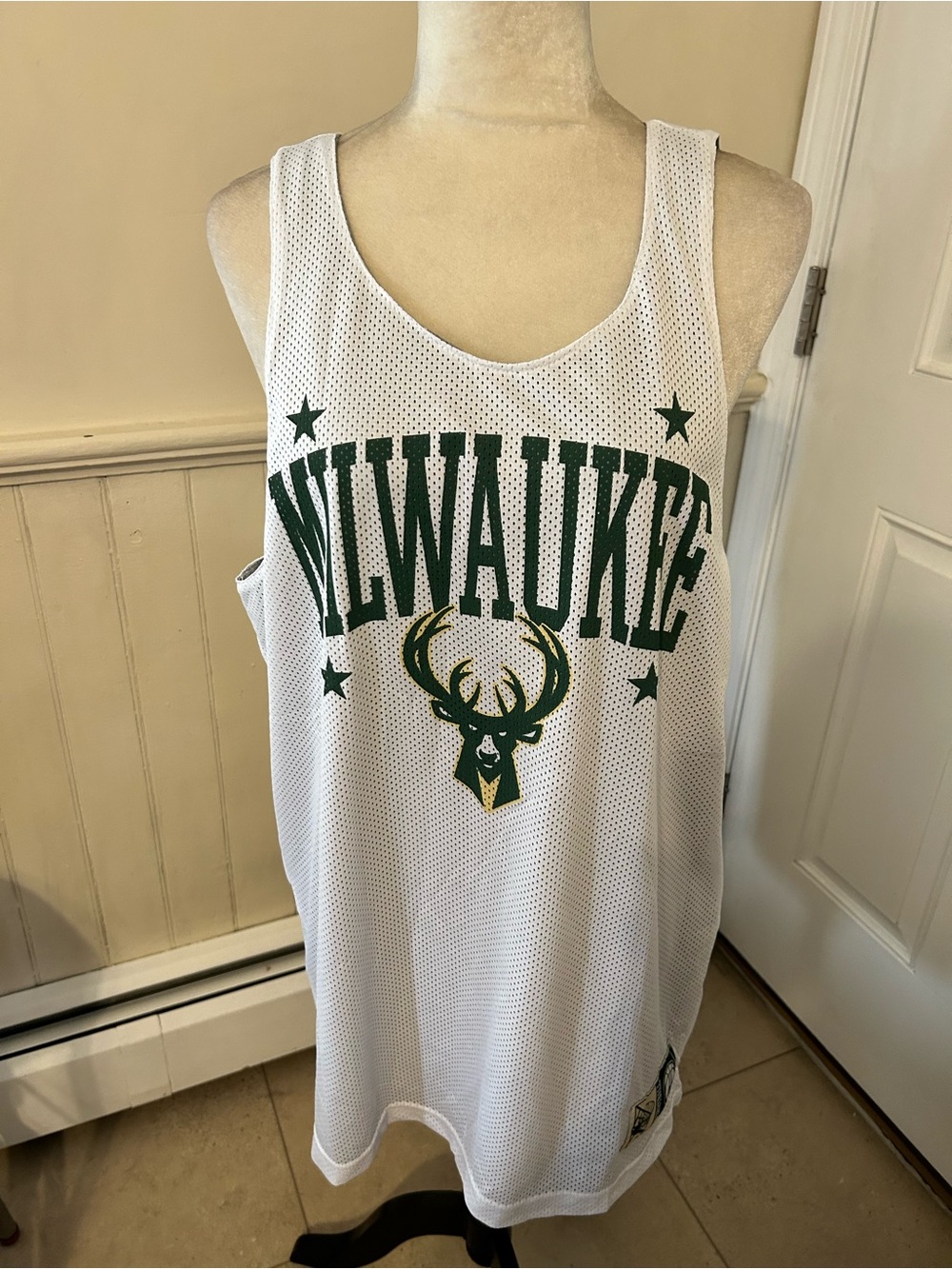 NWT Ultra Game NBA Milwaukee Bucks Reversible White Mesh Jersey Tank Top/Size L
